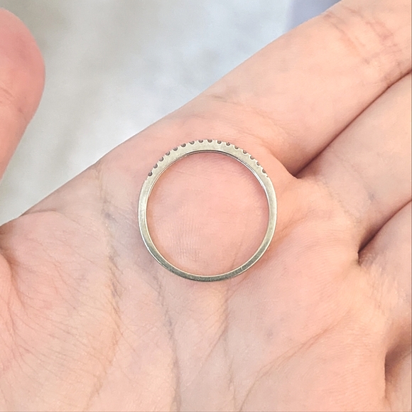 10K solid white gold diamond half eternity ring - Picture 10 of 12